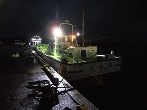 カワハギ船は緑のデッキの宝生丸