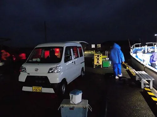 漁港の最奥、この看板が目印