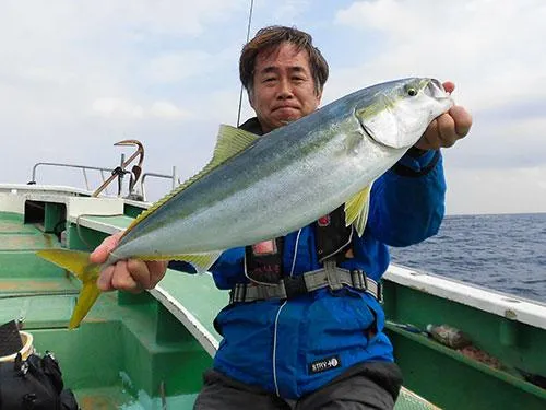 見事なワラサを上げた
