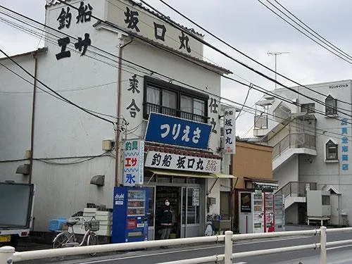 船宿で受け付け、釣り座を決める