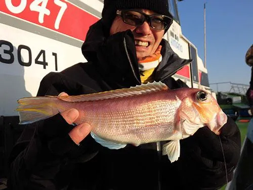 右舷胴の間でも釣れた