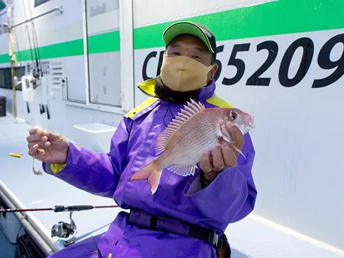 開始して直ぐにマダイがヒット