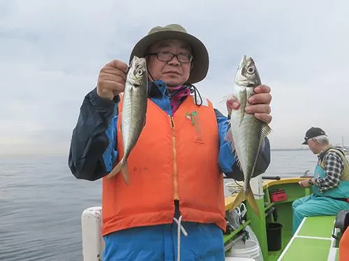 大アジと中アジがヒットする場面も