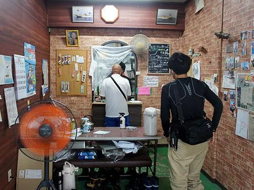 店が開いたら受け付けを済ませて駐車場を確認