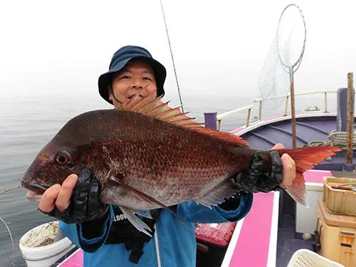 左舷ミヨシのマダイ！3.2kg！