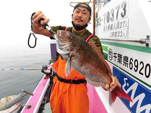 釣れるマダイはほぼ2kg前後！