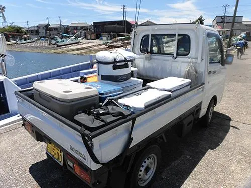荷物は軽トラで運んでもらう