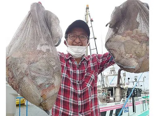 釣果30杯を上げる釣師も（船長撮影）