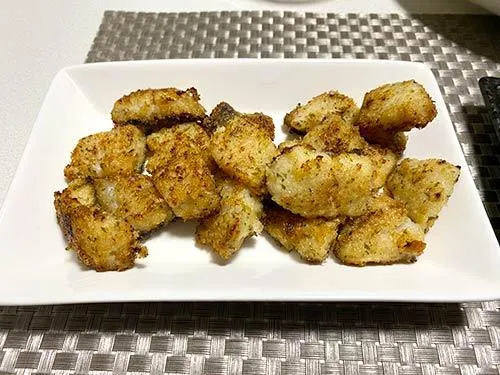 パン粉とコンソメで揚げ焼きにしたホッケ