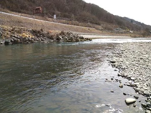 「二川合流」部の淵。水深があり押しが強い