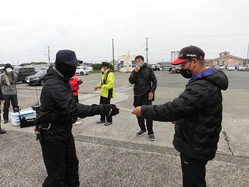 釣り座をくじ引きで決定