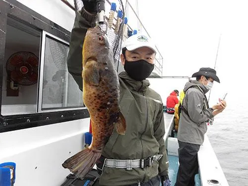 良型のアカメフグが本日最初に