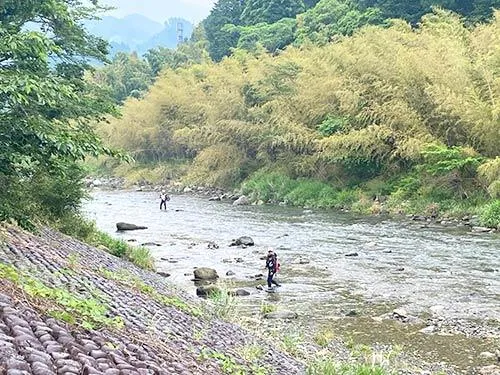 先に川に入った先輩方と合流