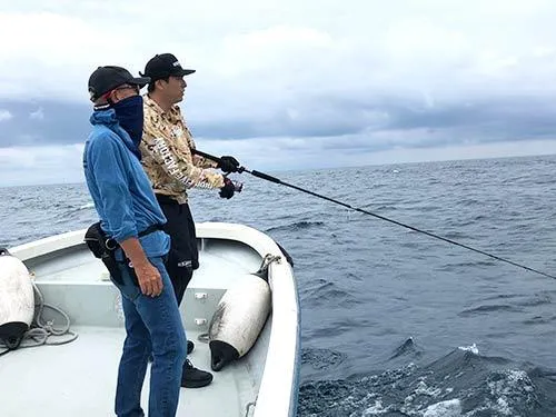 鈴木キャプテンから多くのことを教わる山下さん