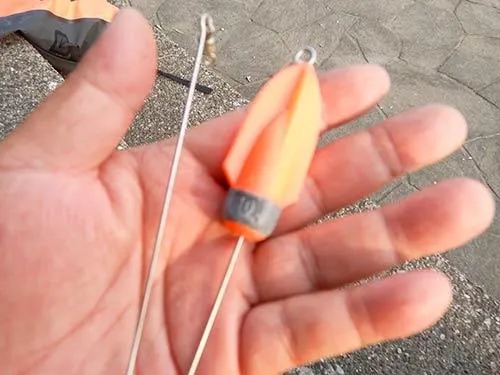 オモリはジェットテンビン10～20号を流れに合わせて使い分ける