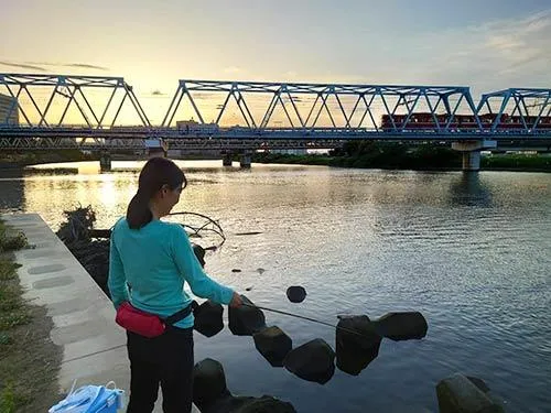 夕暮れ時の釣り場