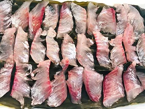 今回もイサキが大好きな家族のために、刺し身、寿司、昆布締め3種を作った。友達家族にも刺し身をお裾分け。特に昆布締めは是非皆さんにも味わってほしい