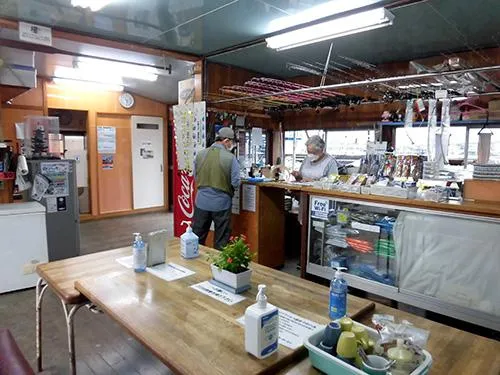 消毒液完備、風通しの良い店内