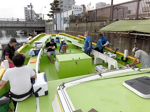 船上は和気あいあいとしたムード