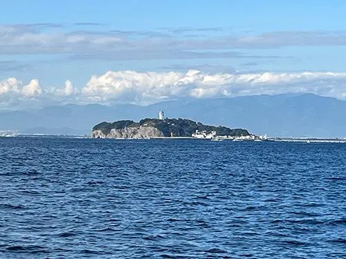 江ノ島を眺めながらのポイントへ