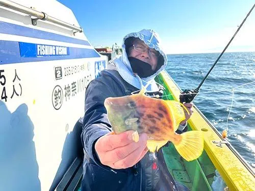 1投目で“本命”。初めてのカワハギを記念撮影