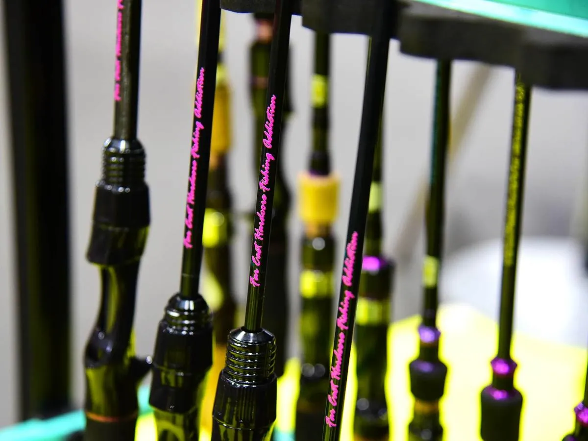 あくまでもプロトの状態だが、どれもブランクスにピンクの文字で「Far East Hardcore Fishing Addiction」と書かれている