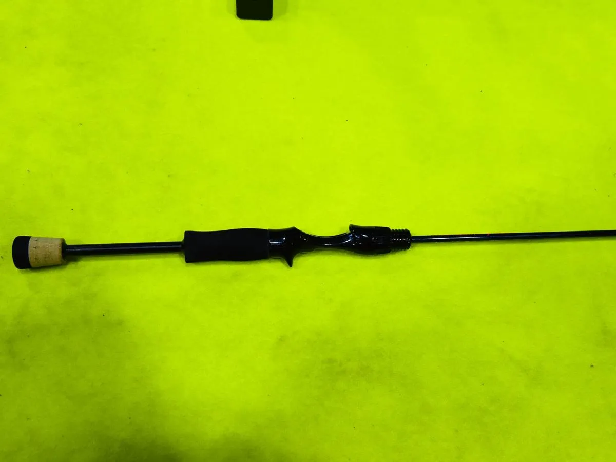 プロト・ベイトフィネスロッド（セディション）。SPEC：自重＝62g（実測）。全長＝5フィート11インチ。適合ルアーウェイト＝1～10gくらいイケるが、7～8gくらいまでがベスト。税込価格＝未定。（2023年6月頃までに発売予定）