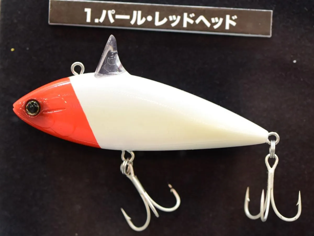 ローリングベイトシャッド（タックルハウス)。SPEC：全長＝80mm。重量＝24g。フック＝ST-46#5。スプリットリング＝#3。カラー＝全12色。タイプ＝シンキング。税込価格＝2035円。（発売中)
 URL＝<a href='http://www.tacklehouse.co.jp/product/rbs.html' style='color:#3badbb;' target='_blank'>http://www.tacklehouse.co.jp/product/rbs.html</a>　定番のローリングベイトシリーズに体高のあるシャッドタイプが新たに加わった。ローリングに加えて、S字の軌道を描く。コノシロ、サッパ、ヒイラギなど平べったいベイトを食っているときにこのシルエットがマッチする