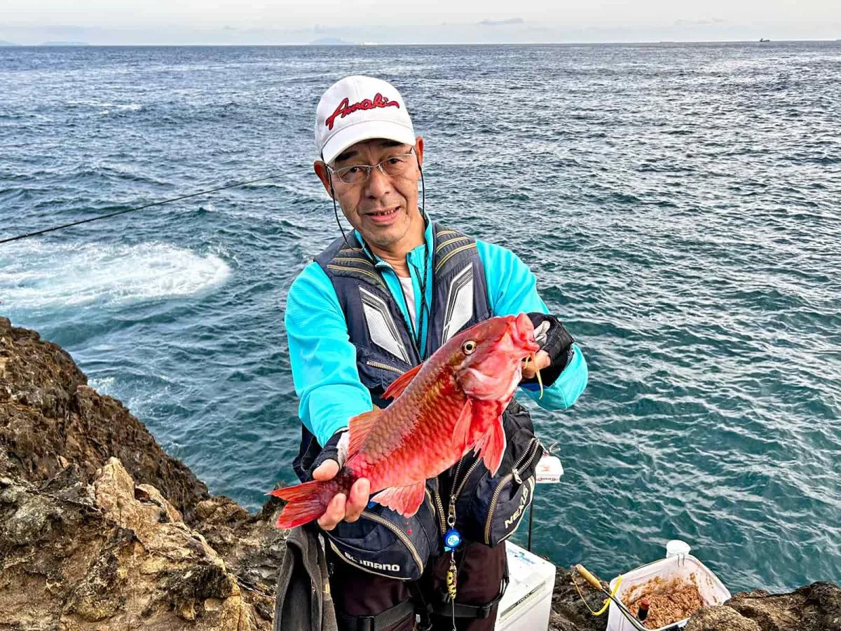 竹中さんは良型のオジサンを釣り上げた