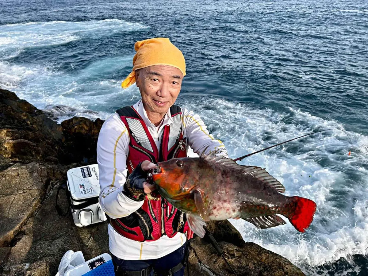 杉崎さんのブダイは40cmを超える良型。ここから4連荘を果たした