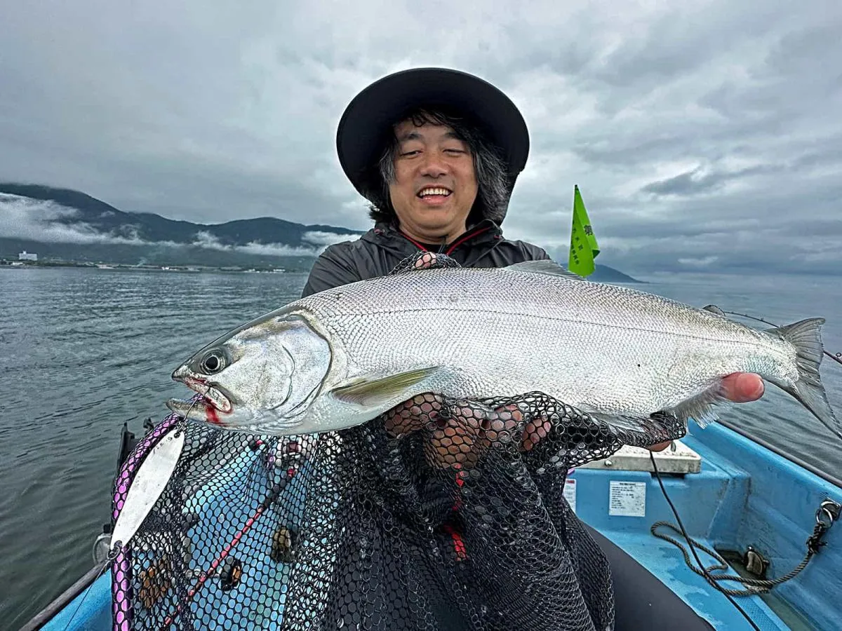 3匹目は52cm！ やっぱり、この時期はいいサイズが釣れるのだ