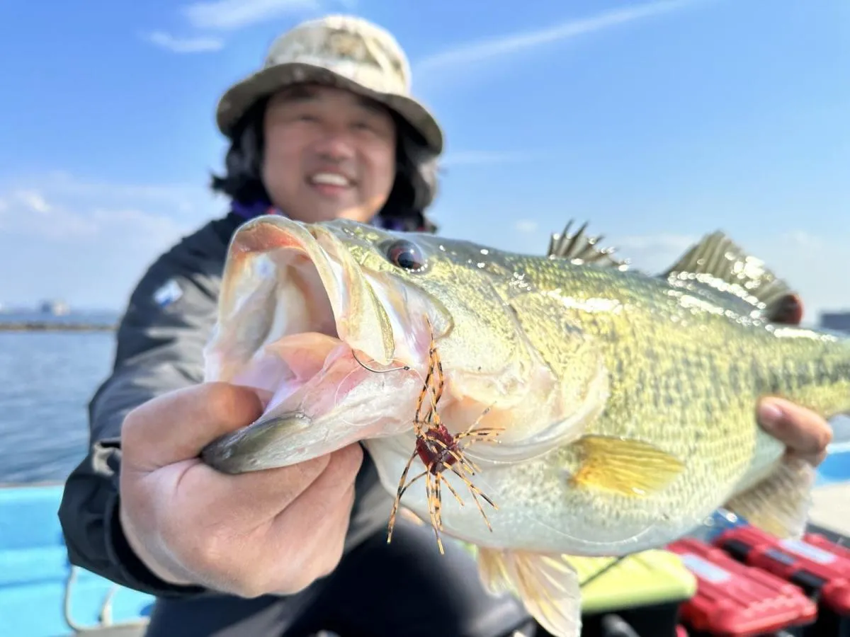 沈みモノに付いたバスを確認してから、サイコロラバーのDSで食わせた。プリのバスが動いたタイミングなど、ハマったときの破壊力は凄い