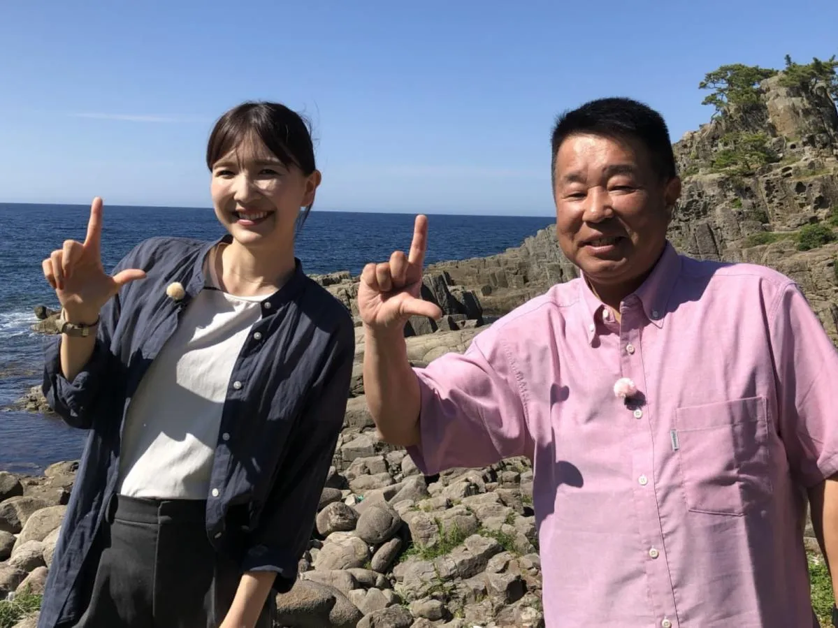 番組『Let’s tryソルトゲーム』MCの太田武志さんと吉村唯さん。©釣りビジョン