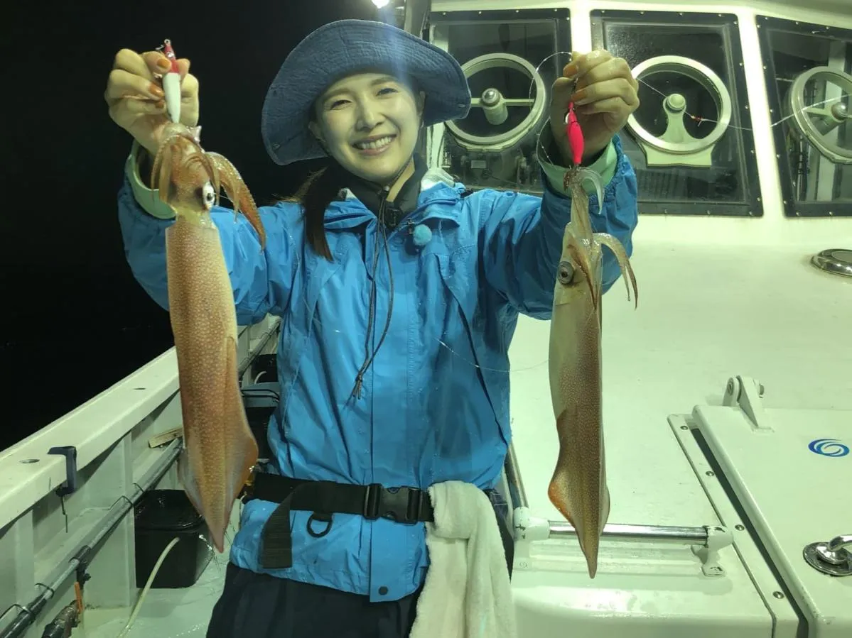 吉村さんも大型のダブルでスタート！©釣りビジョン