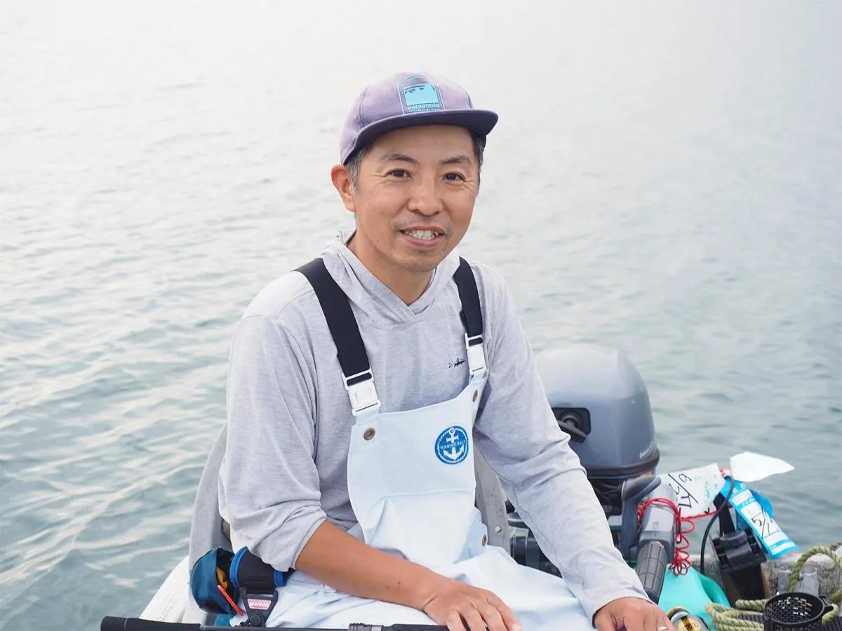 この人が細井直人さん。中禅寺湖マイクロピッチジギングの第一人者。人の数倍釣ることで知られている