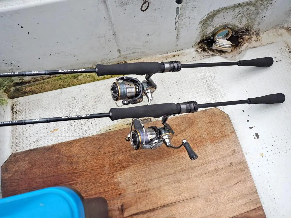 細井さんはDAIWA・アウトレージのスーパーライトジギングロッドに、ルビアスの2500番を愛用している