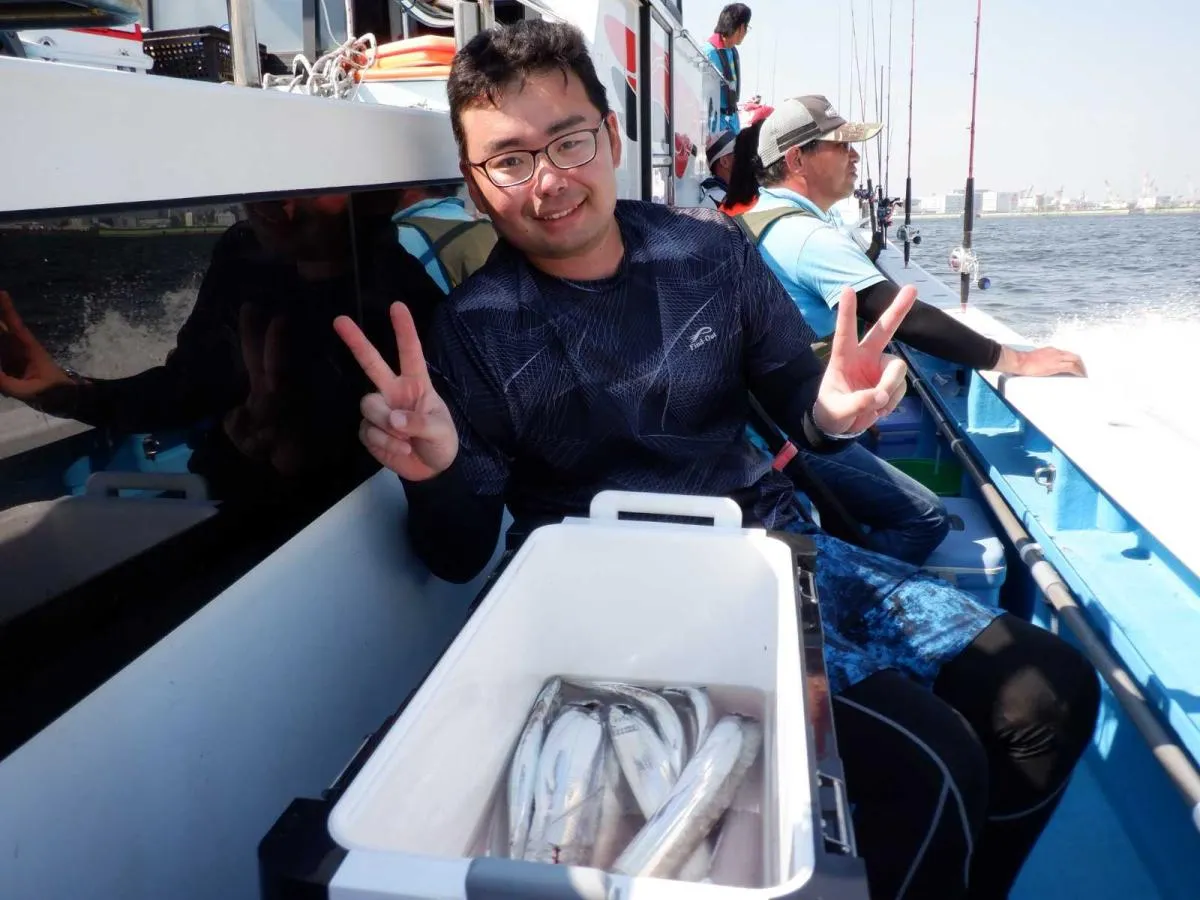 次頭37匹！右舷トモ2番の釣り人。©釣りビジョン