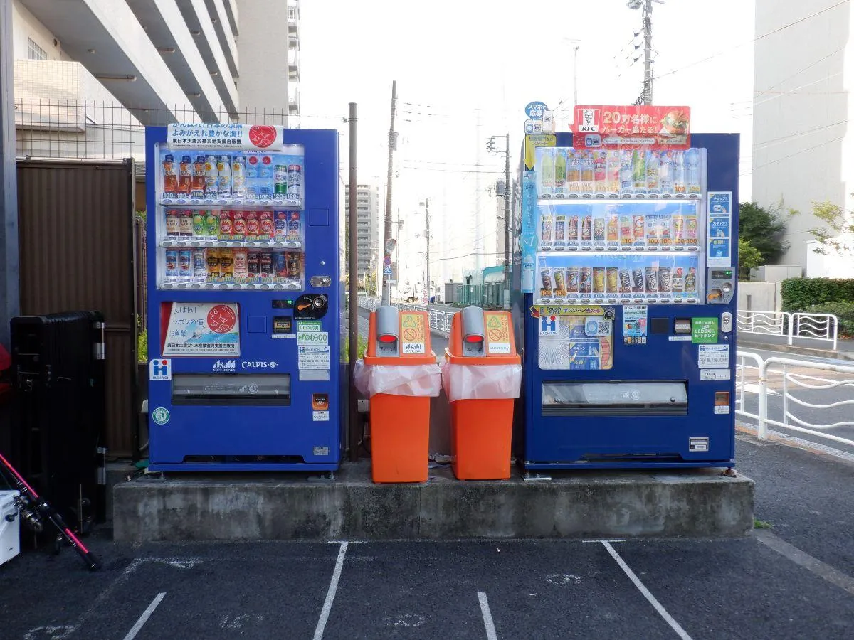飲料水が足りなければ買い足そう。©釣りビジョン