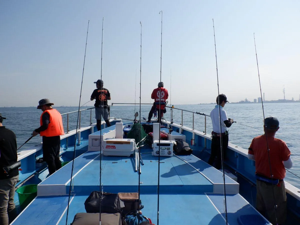 朝一は富津沖の浅場でまず勝負！©釣りビジョン