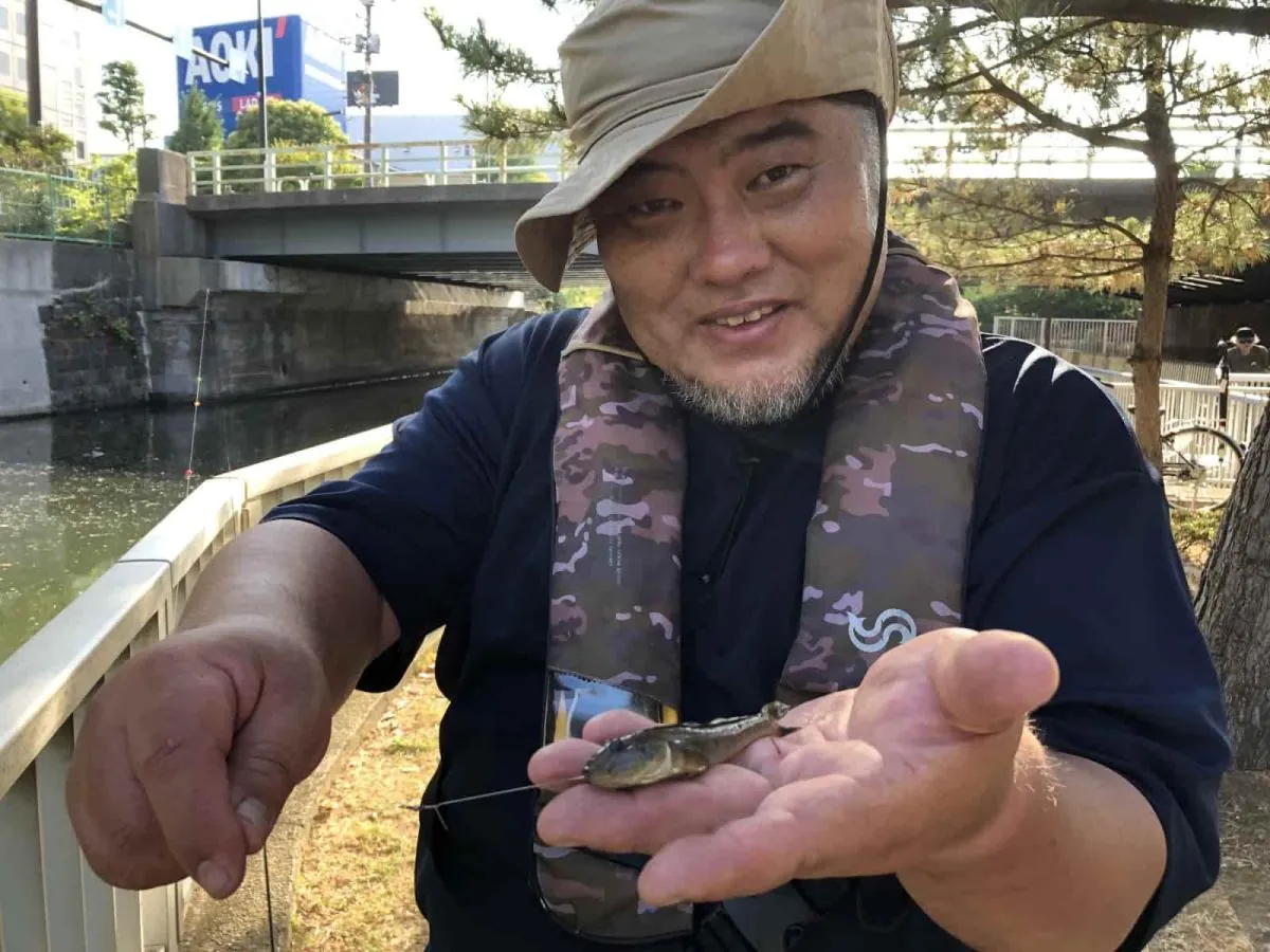オレにも釣れた！時速100匹に向けて、滑り出しは好調！©横沢鉄平