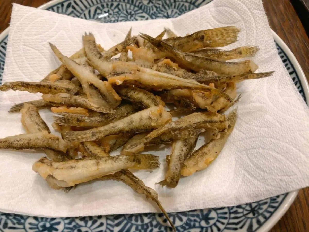 ハゼの唐揚げは、昨シーズンもよく作った。旨かったけど、80匹もさばくのは大変で、途中から嫌になった(笑)。©横沢鉄平