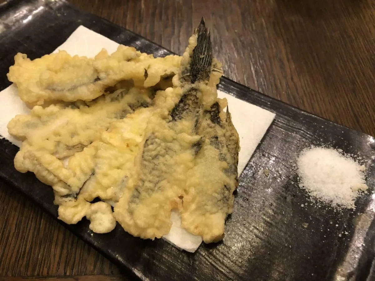 初挑戦のハゼ天は、初挑戦らしく見栄えはイマイチ。でも味はなかなかのものだ。©横沢鉄平