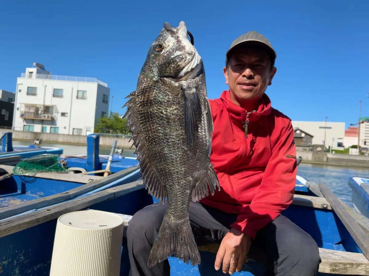 この日の最大魚、お見事！　©釣りビジョン