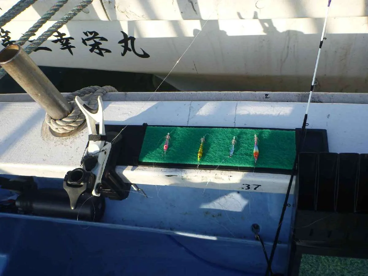釣り座セット、自分が釣りやすいよう設置。©釣りビジョン
