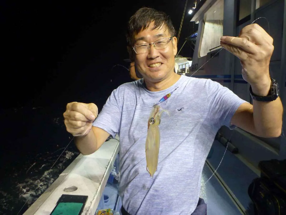 墨なんて気にしない満面の笑みです。©釣りビジョン