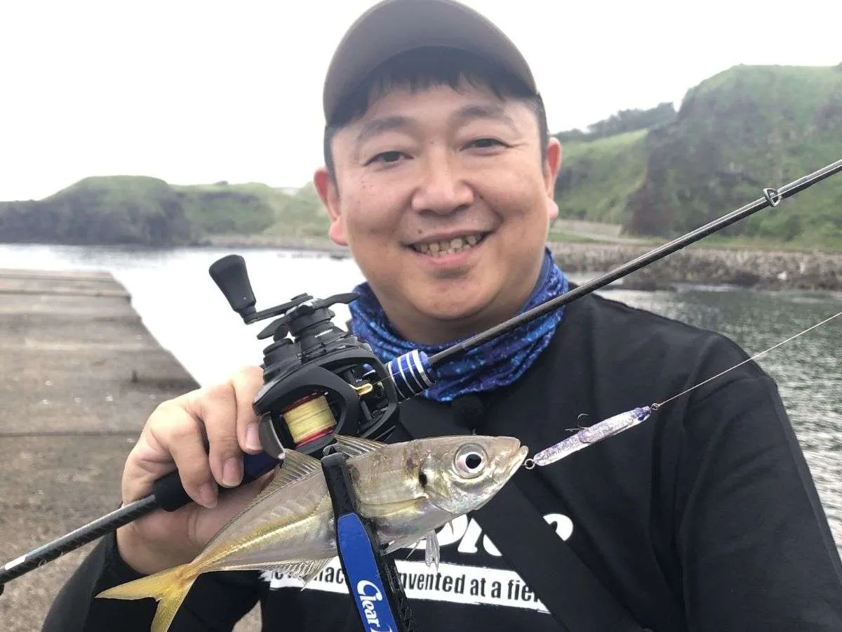 本岡さん、ハードプラグであっさり釣りました！©釣りビジョン
