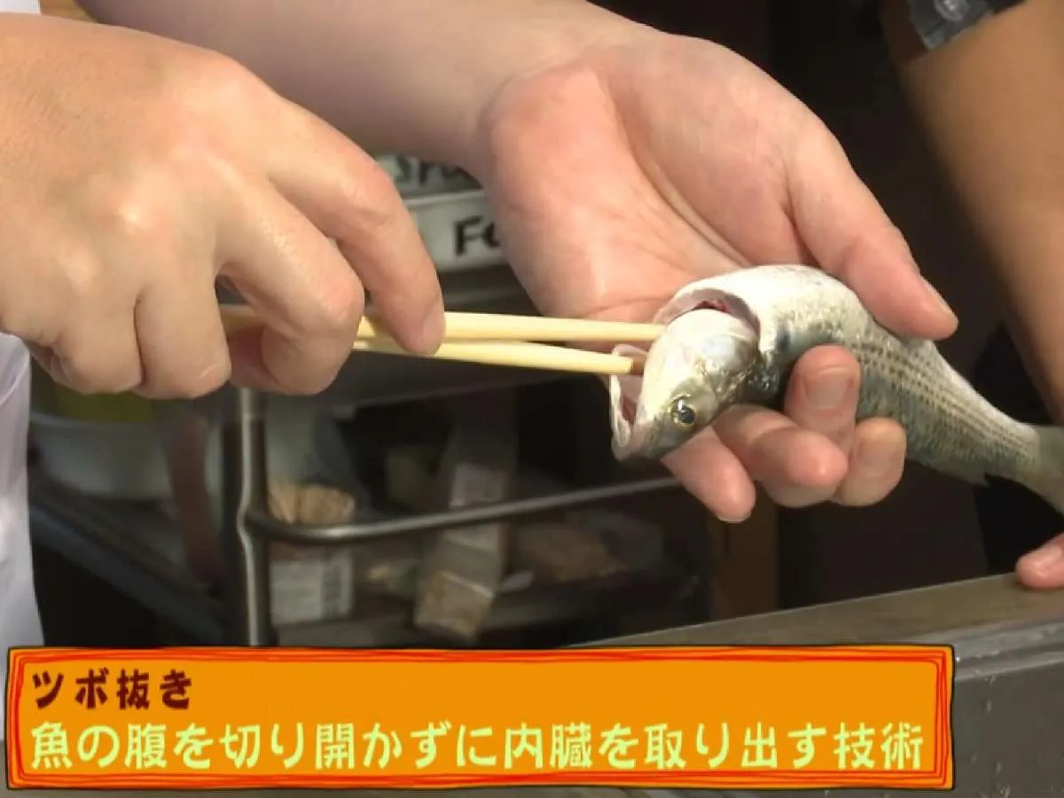 お腹を割かずに内臓を取り出す”ツボ抜き”©釣りビジョン