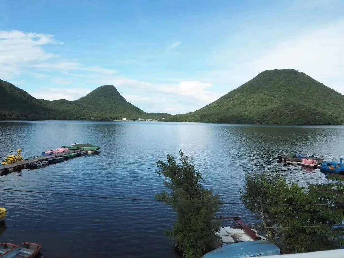 群馬県にある榛名湖。観光地としても有名な山上湖だ。バスの歴史は古く、現在も多くの釣りファンが集まる。©横沢鉄平