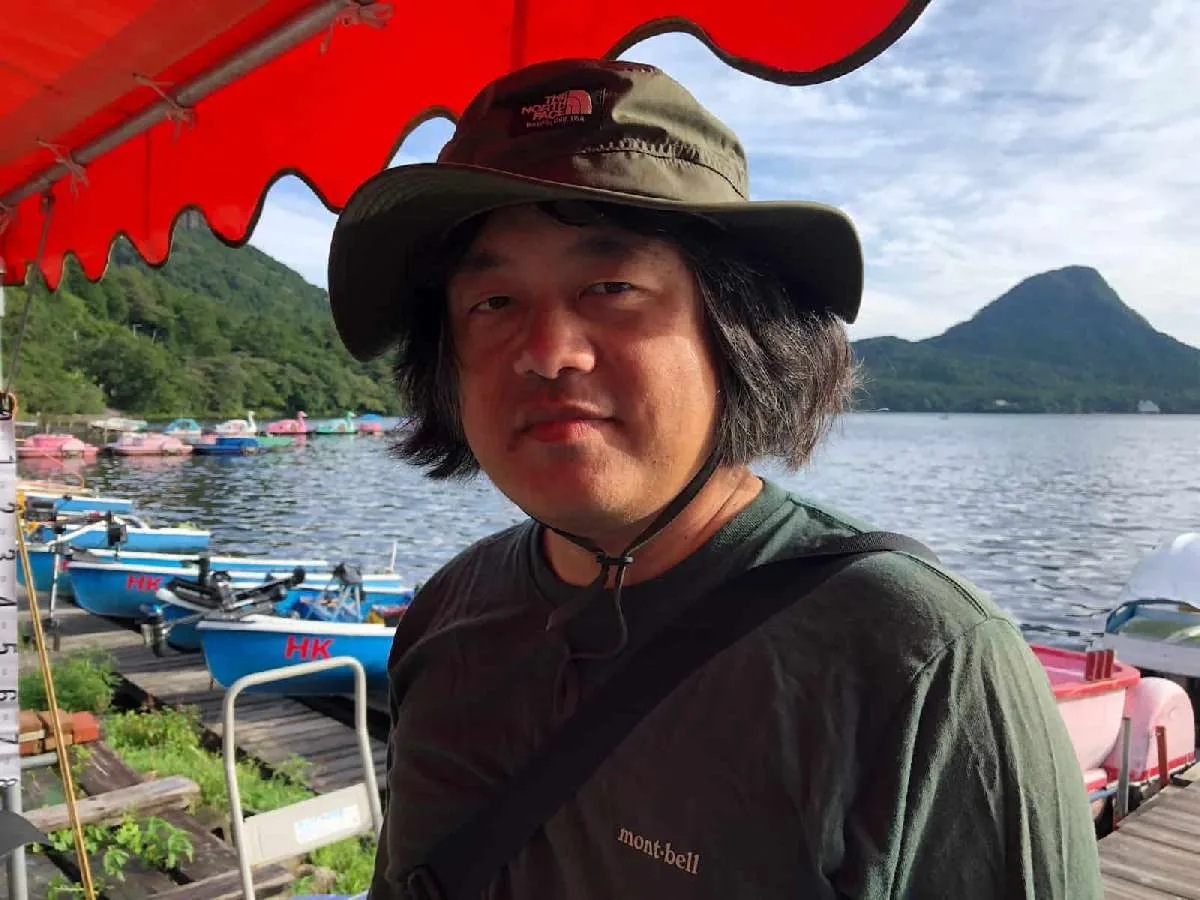 モッチーこと望月俊典。釣りビジョンマガジンでも多くの記事を書いているプロのフィッシングライター。現在滋賀県在住で、いい年だと1年間に60アップ10本釣った記録がある。でも、過去に俺に弟子入りしたことがあり、それ以来バス釣りでは俺の弟子となっている。©横沢鉄平