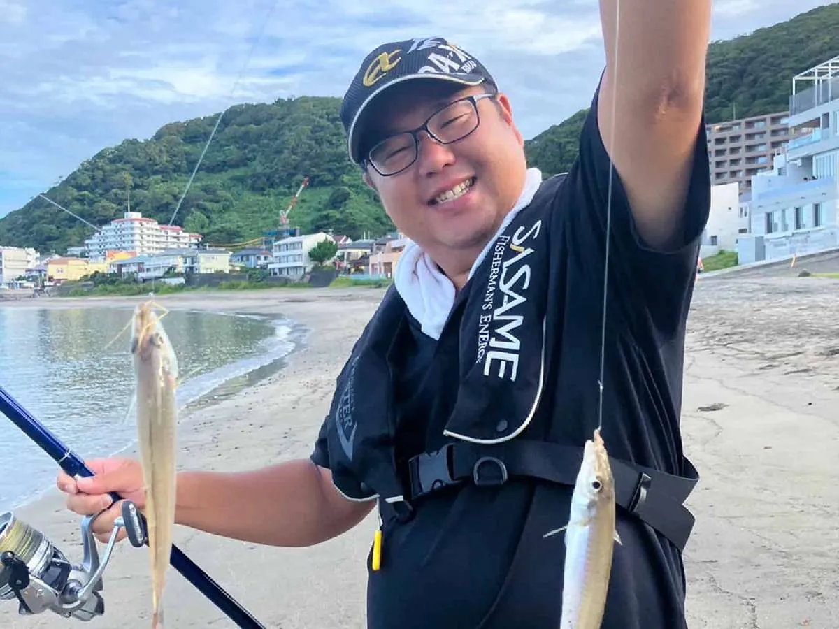 朝一から本命の2連に笑みがこぼれる　©釣りビジョン